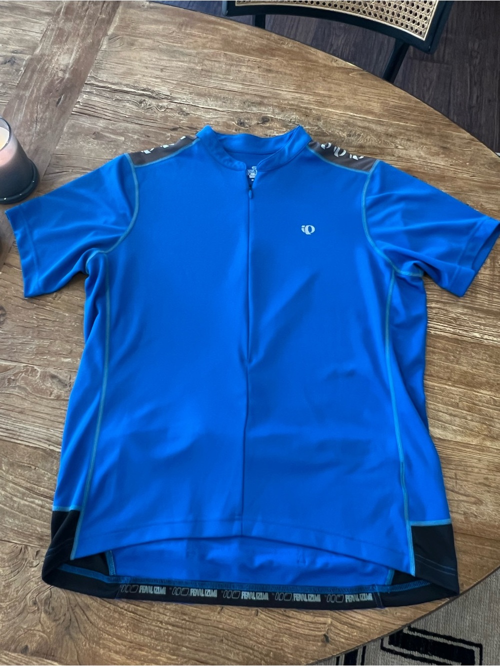 Men’s Pearl Izumi cycling shirt